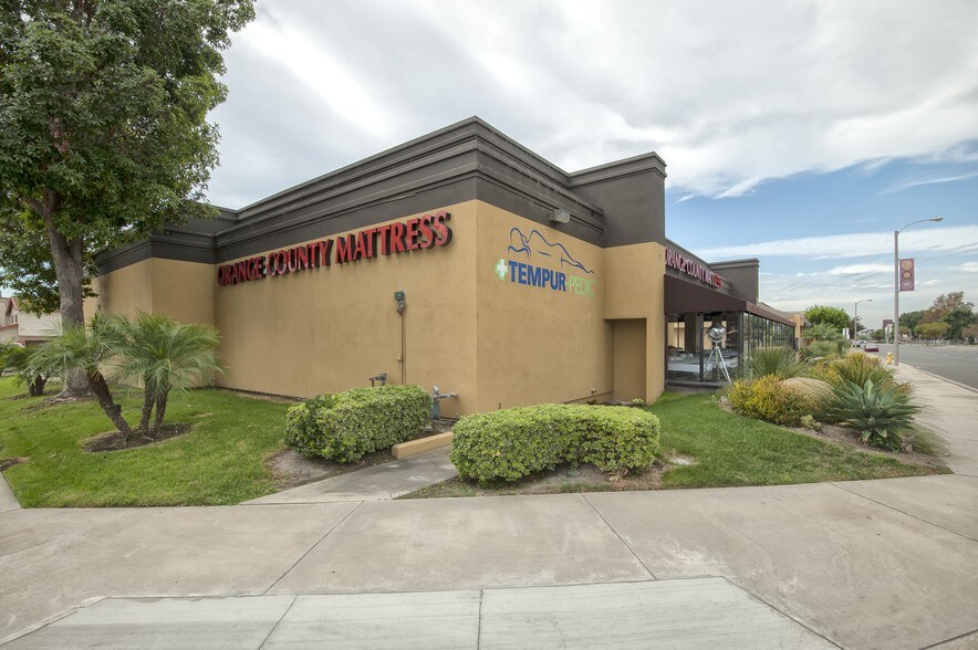 More Photos Of 4272-4390 Katella Ave, Los Alamitos Unknown For Lease