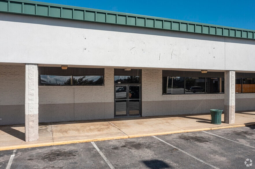 More Photos Of 2001 S Crater Rd, Petersburg Freestanding For Lease