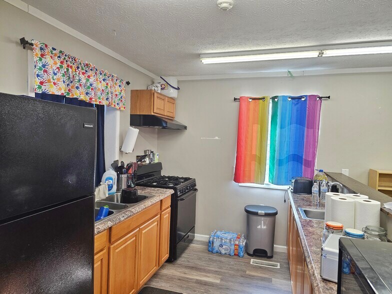 More Photos Of 4312 Mount Clare Rd, Mount Clare Office For Sale