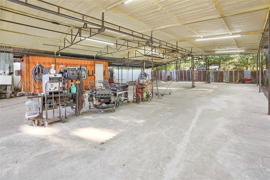 Primary Photo Of 13338 Elderberry Ln, Houston Industrial For Lease