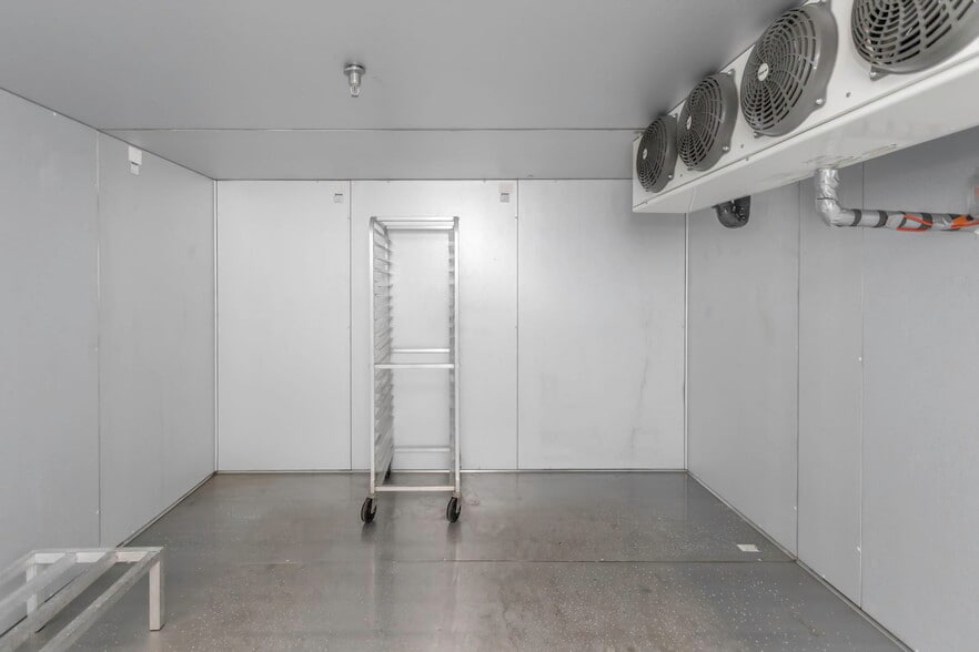 More Photos Of 2901 Tyrone Blvd, Saint Petersburg Restaurant For Sale