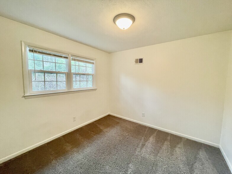 More Photos Of 812-830 Pilot Ave, Fayetteville Multifamily For Sale