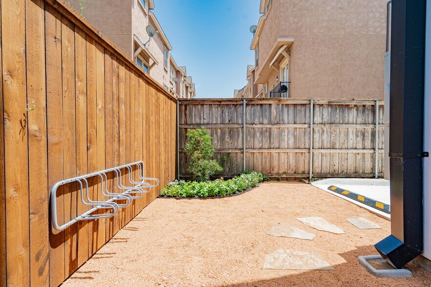More Photos Of 4514 Cabell Dr, Dallas Apartments For Sale