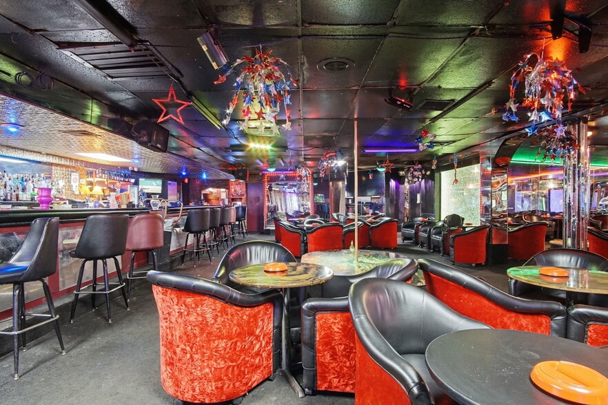 More Photos Of 1900 SE 59th Dr, Oklahoma City Bar For Sale