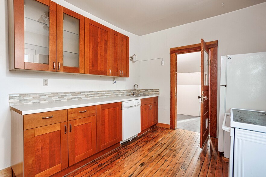 More Photos Of 2726 NE Alberta St, Portland Storefront Retail Residential For Lease