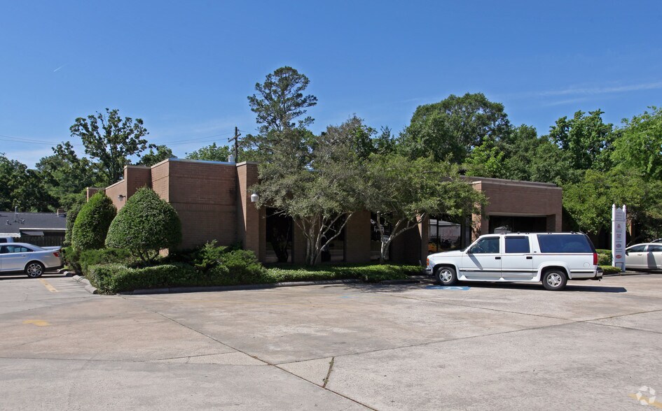 More Photos Of 401 N Loop 336 W, Conroe Office For Lease