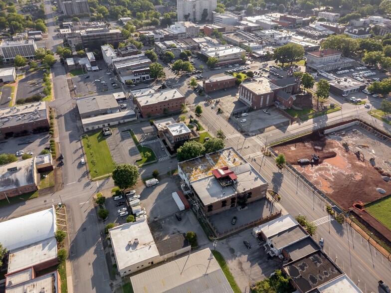 More Photos Of 300 E Tennessee St, Florence Flex For Sale