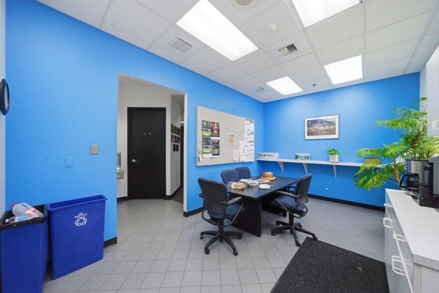 More Photos Of 975 Campus Dr, Mundelein Light Manufacturing For Sale