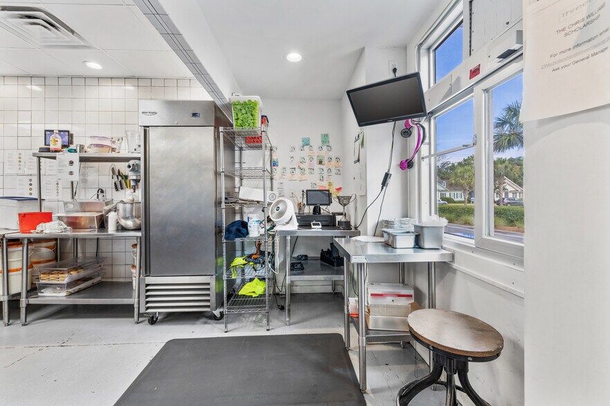 More Photos Of 11359 Highway 17, Pawleys Island Restaurant For Sale