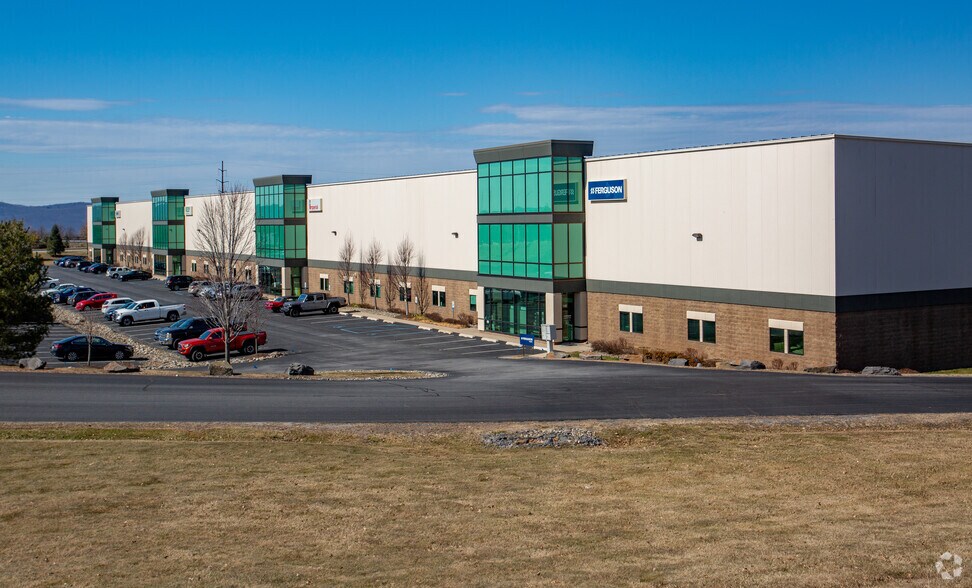 More Photos Of 124 Centerpoint Blvd, Jenkins Warehouse For Lease