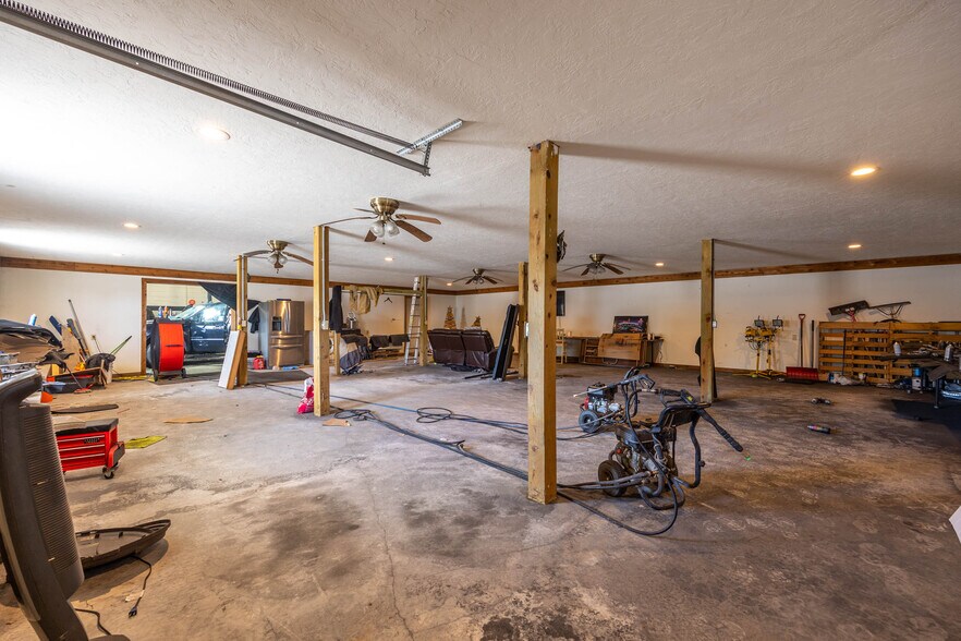 More Photos Of 104 N Orange St, Butler Freestanding For Lease