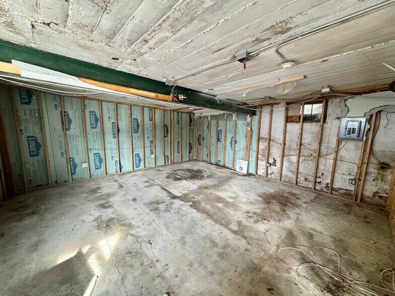 More Photos Of 110 Main St, Kingston Office For Sale