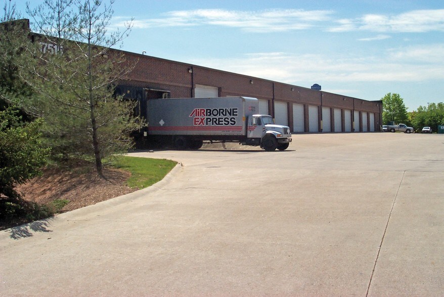 More Photos Of 17515 Engle Lake Dr, Middleburg Heights Warehouse For Lease