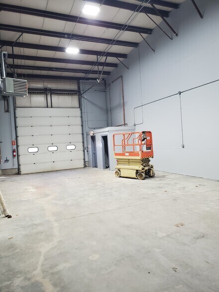 More Photos Of 25 E Belcher Rd, Foxborough Warehouse For Lease