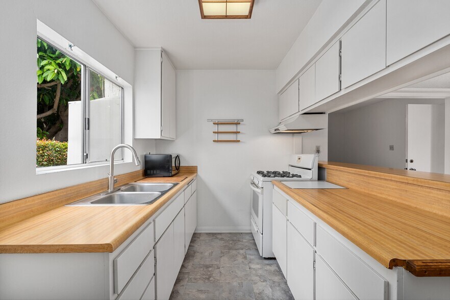 More Photos Of 1507-1509 14th St, Santa Monica Apartments For Sale