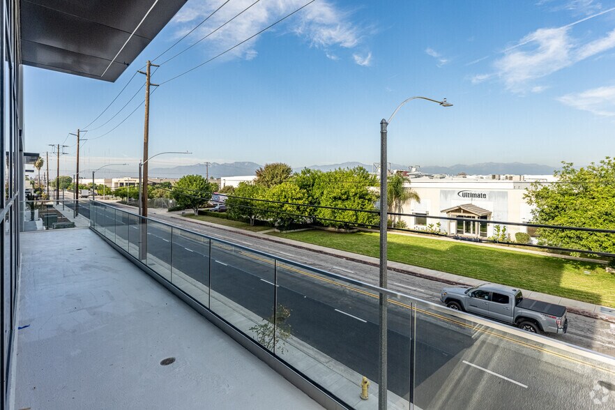 More Photos Of 15010 Don Julian Rd, City Of Industry Manufacturing For Lease