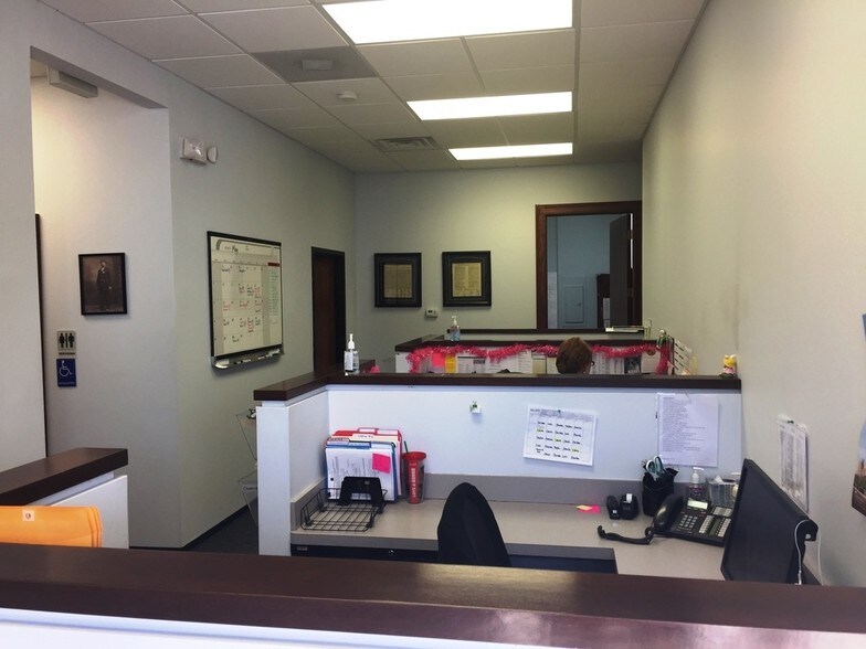 More Photos Of 501 W Colfax St, Palatine Medical For Lease