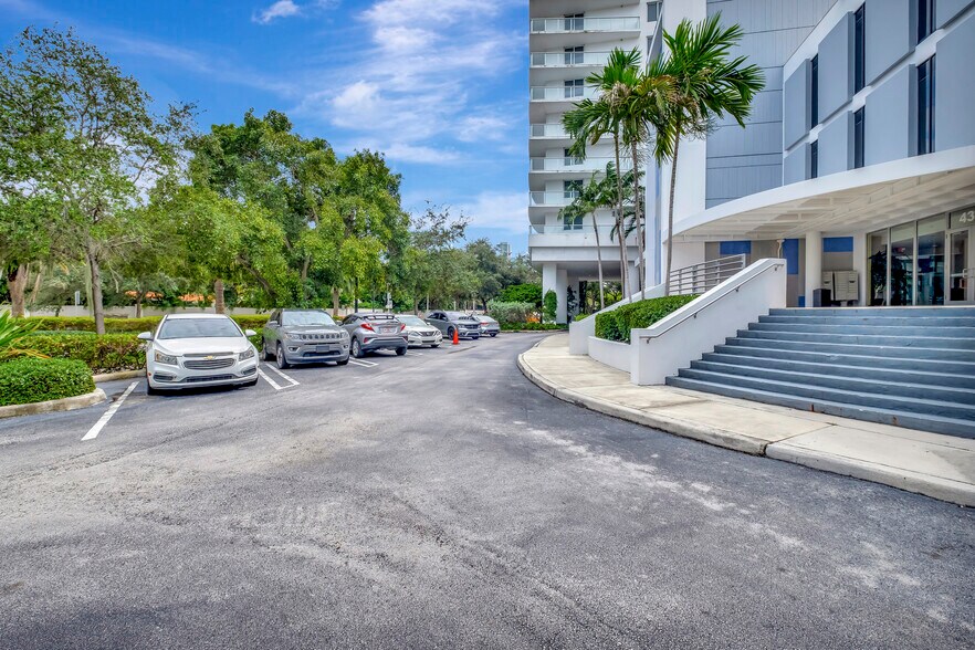 More Photos Of 4300 Biscayne Blvd, Miami Office Residential For Lease