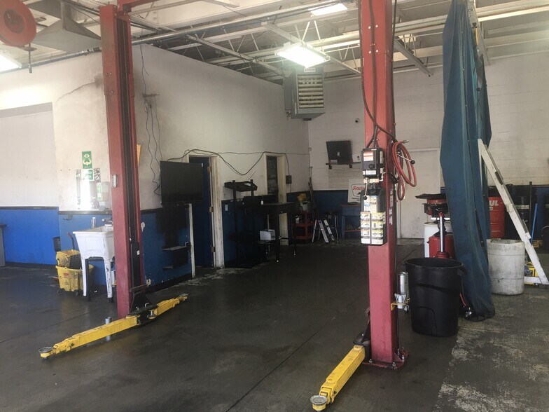More Photos Of 7235 S Rainbow Blvd, Las Vegas Auto Repair For Lease