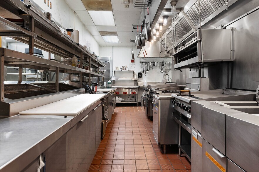 More Photos Of 12849 Ocean Gtwy, Ocean City Restaurant For Sale