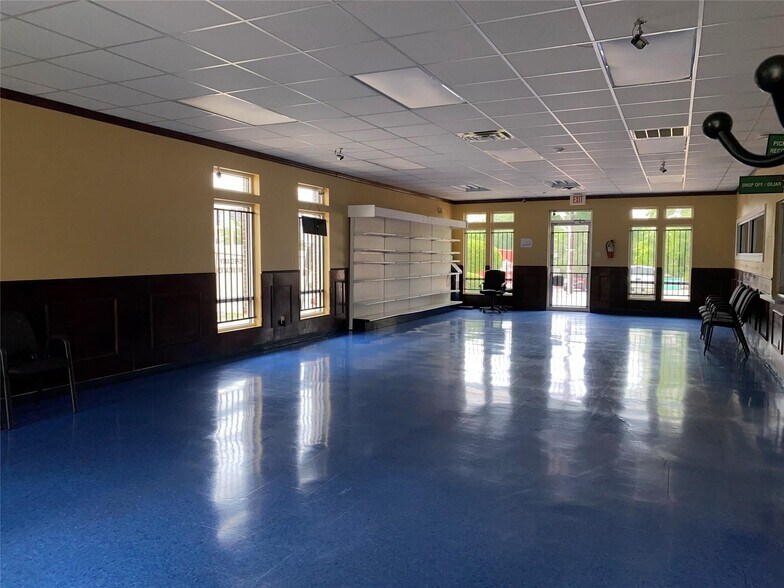 More Photos Of 820 N Zang Blvd, Dallas Medical For Lease