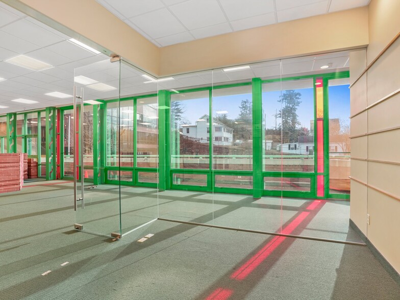 More Photos Of 263 Glenville Rd, Greenwich Storefront Retail Office For Lease