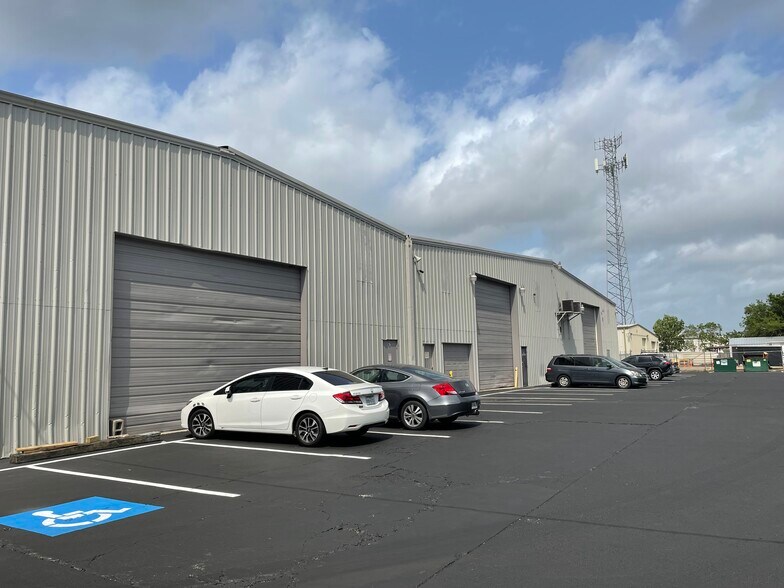 More Photos Of 1331 E Broadway St, Pearland Unknown For Lease