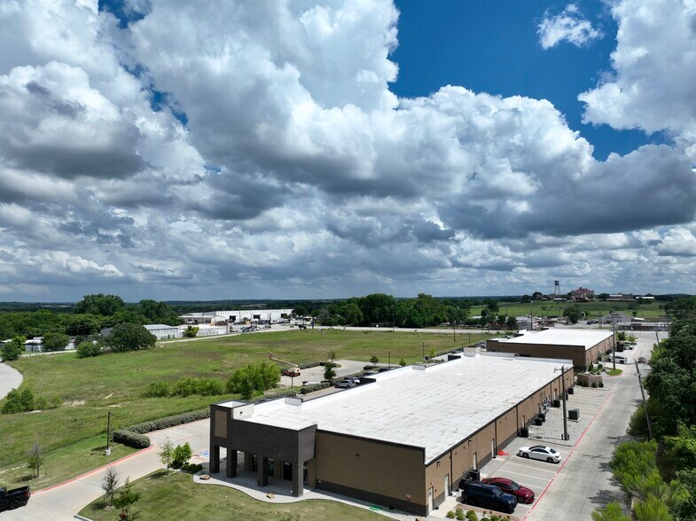 More Photos Of 1800 Lone Oak Rd, Weatherford Storefront Retail Office For Sale
