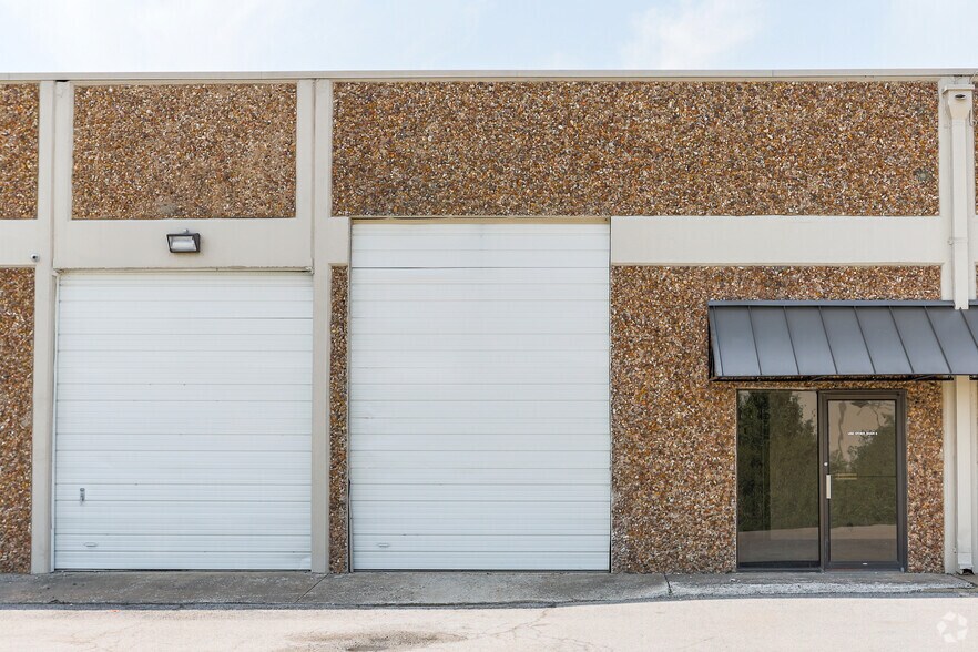 More Photos Of 5616-5634 S 122nd East Ave, Tulsa Light Manufacturing For Lease