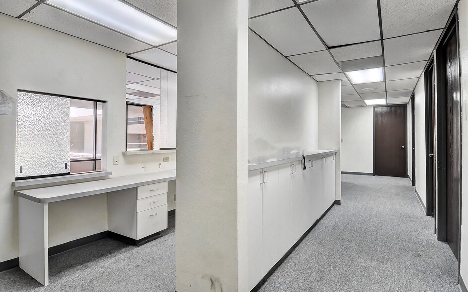 More Photos Of 1669 W Avenue J, Lancaster Medical For Lease