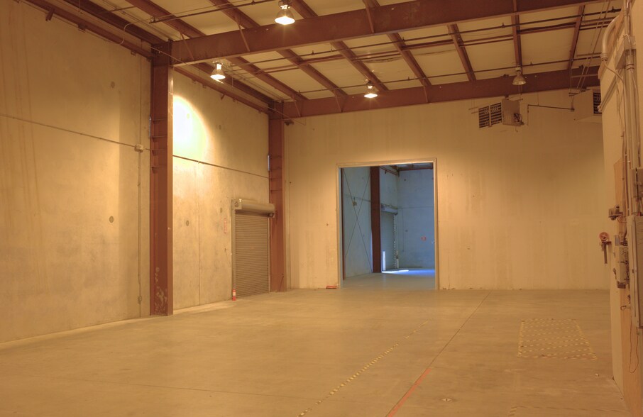 More Photos Of 2004 Lamar Dr, Round Rock Warehouse For Lease