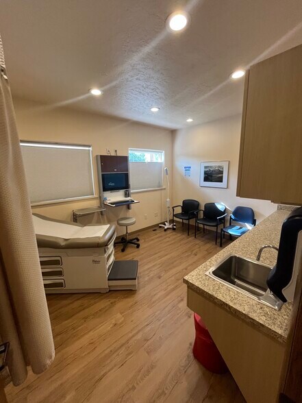 More Photos Of 175 N 1st St, Lander Healthcare For Lease