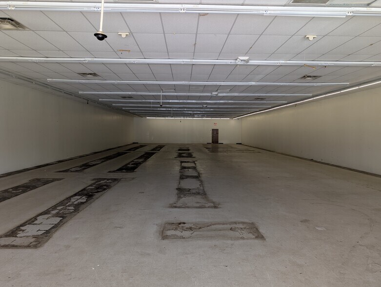 More Photos Of 713 S Davis St, Nashville Storefront For Lease