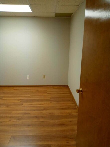 More Photos Of 16638-16664 Fifteen Mile Rd, Fraser Medical For Lease