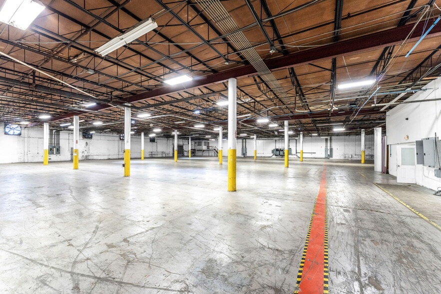 More Photos Of 7620 W 2nd Ct, Hialeah Warehouse For Sale