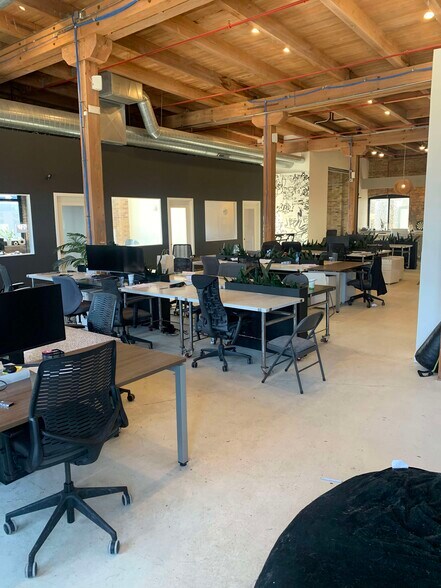 More Photos Of 1046-1048 W Kinzie St, Chicago Loft Creative Space For Lease
