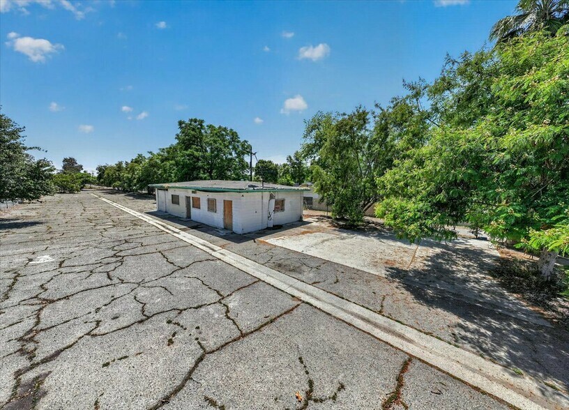 More Photos Of 1232 San Joaquin St, Fresno Office For Lease