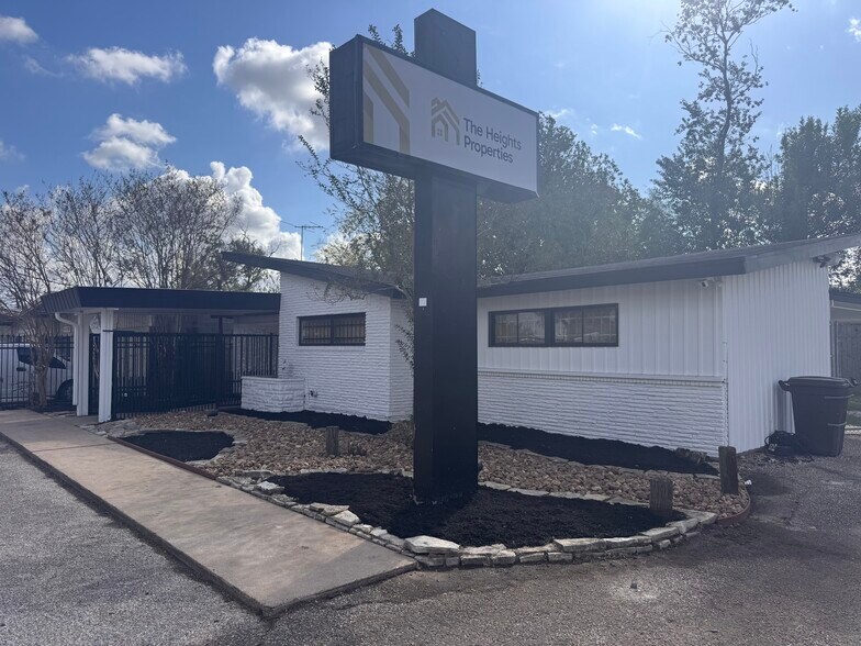 Primary Photo Of 1212 Crosstimbers St, Houston Office Residential For Sale