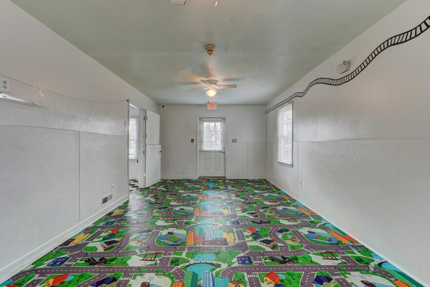 More Photos Of 1806 Vance St, Reidsville General Retail For Sale