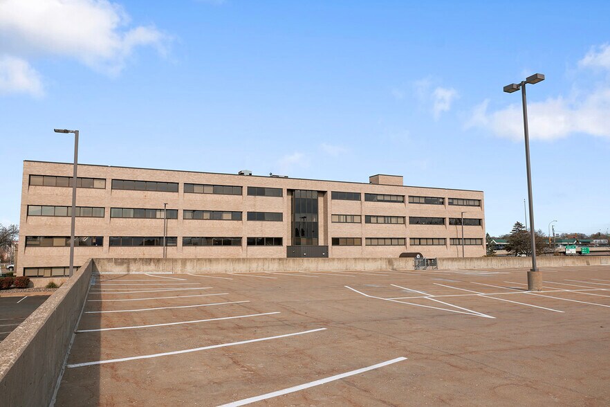 More Photos Of 9801 S Dupont Ave, Bloomington Office For Lease