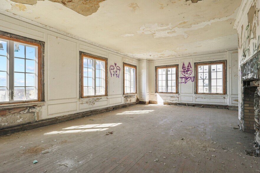 More Photos Of 1312 E Broad St, Columbus Apartments For Sale