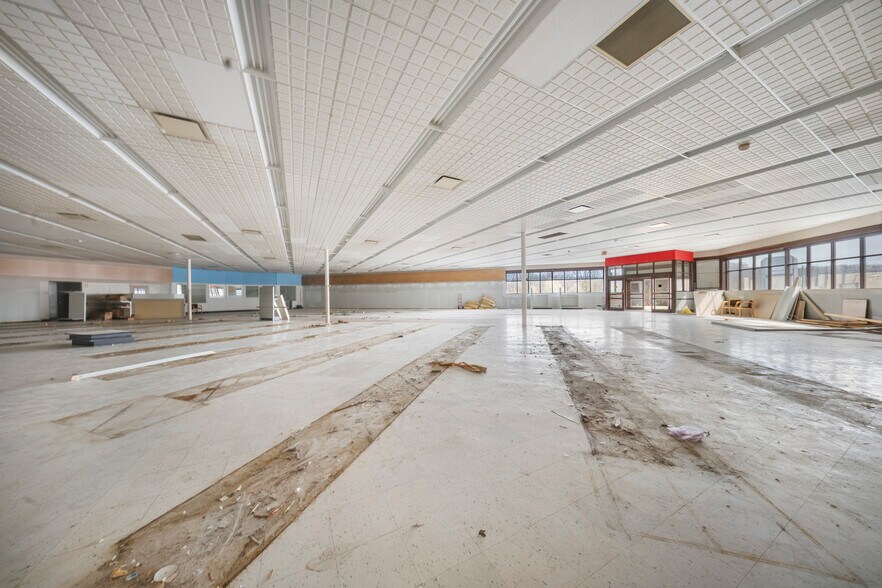 More Photos Of 60 Business US 23 N, Louisa Freestanding For Lease