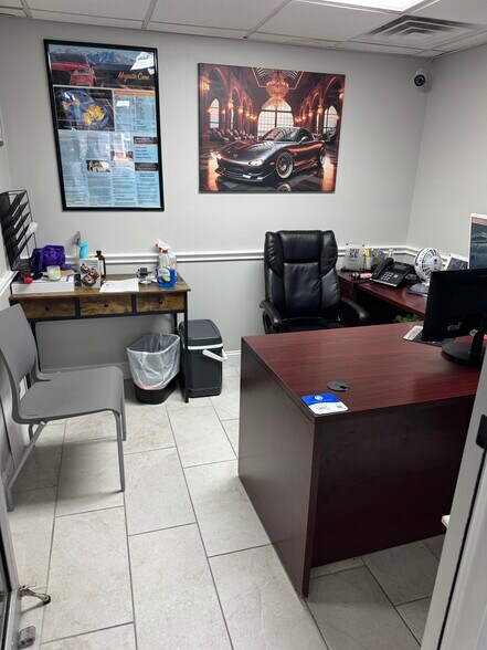 More Photos Of 3001 Alta Mere Dr, Fort Worth Auto Dealership For Lease