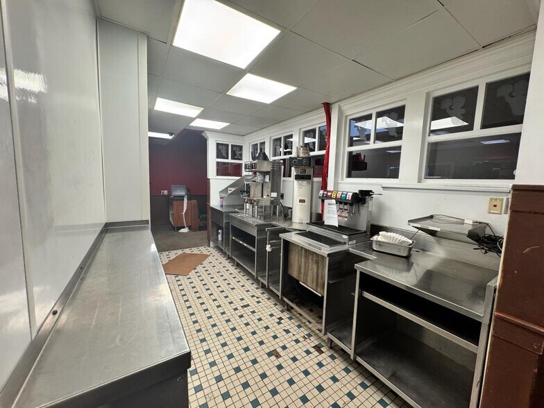 More Photos Of 408 Market Square Dr, Maysville Restaurant For Sale