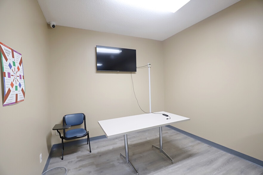 More Photos Of 2255 S Linden Rd, Flint Office For Sale