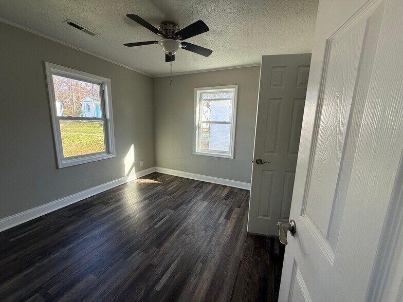 More Photos Of 2439 Carmine St, Charlotte Manufactured Housing Mobile Home Park For Sale