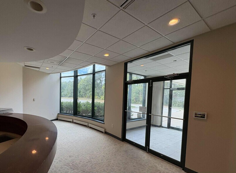 More Photos Of 9980 S Oakwood Park Dr, Franklin Manufacturing For Sale