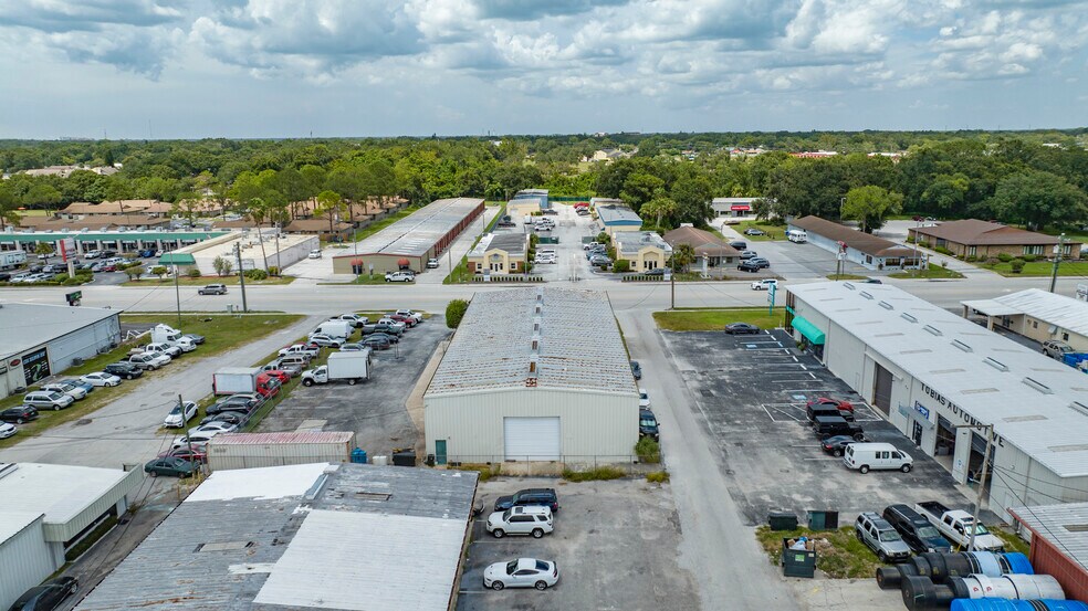 More Photos Of 2101 E Edgewood Dr, Lakeland Showroom For Lease