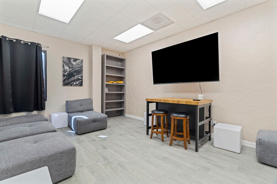 More Photos Of 25010 Oakhurst Dr, Spring Medical For Sale