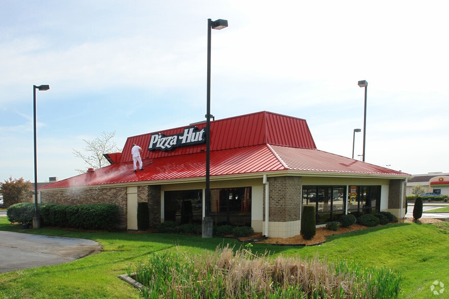 More Photos Of 12501 Shelbyville Rd, Louisville Unknown For Lease